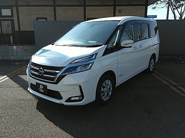 セレナ　Ｓハイブリッド　４ＷＤ　ＸＶマルチベット　４ＷＤ