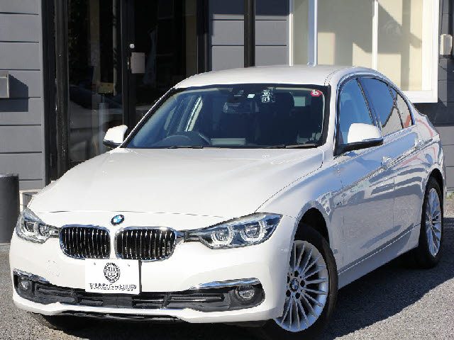 ３シリーズ　セダン　３２０ｄ　ラグジュアリー
