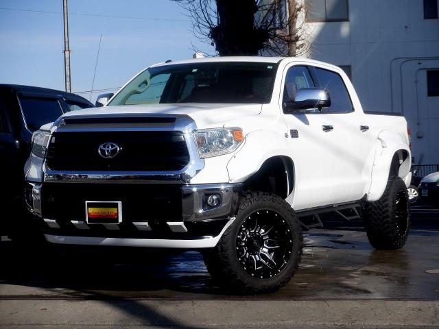 タンドラ　４ＷＤ　クルーマックス　リミテッド　Ｖ８