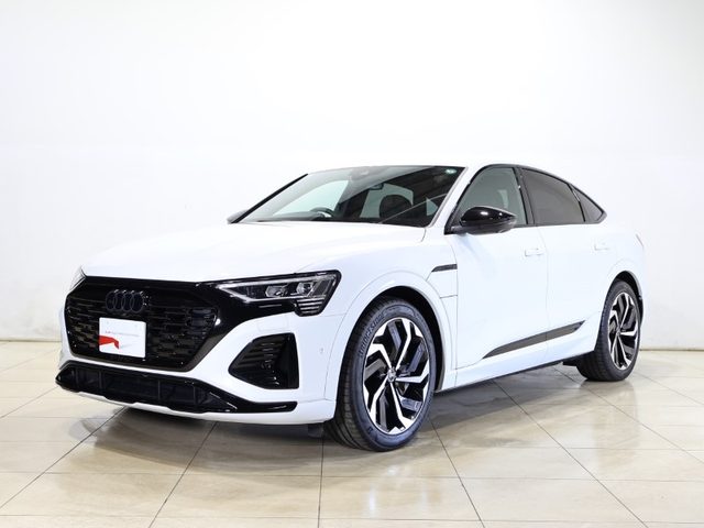 Ｑ８　ｅ－トロンスポーツバック　５５　クワトロ　Ｓライン