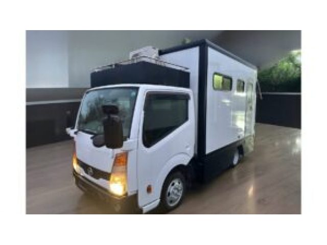 アトラス　キャンピングカー
