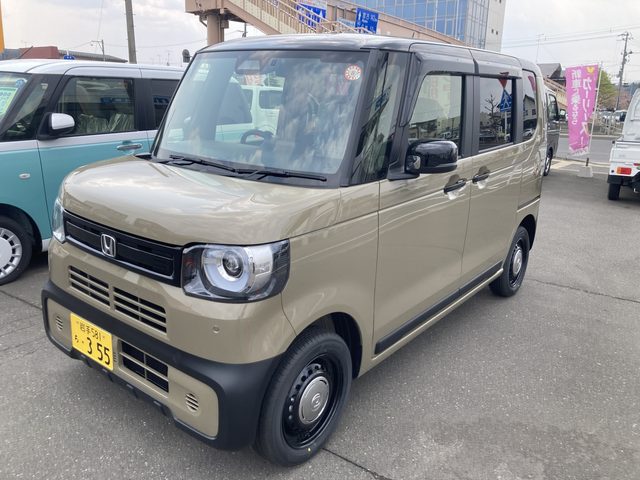Ｎ　ＢＯＸ　ジョイ　４ＷＤ　２トーン