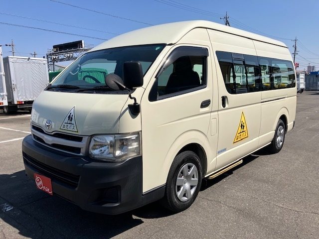 ハイエースコミューター　幼児バス　４＋１８／１．５人乗り　ナビ