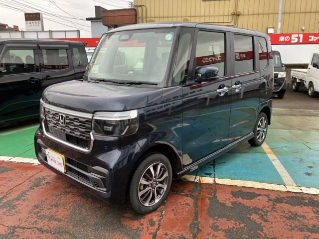Ｎ　ＢＯＸ　カスタム　４ＷＤ　ベースグレード
