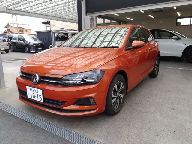 ポロ　１０００　ＴＳＩ　コンフォートライン　右