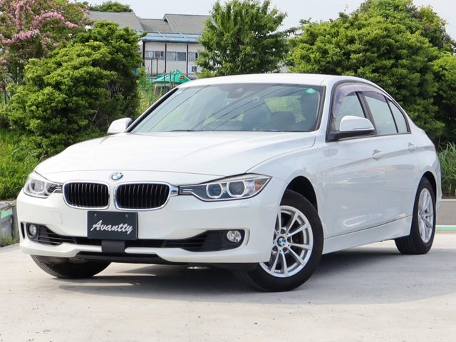 ３シリーズ　セダン　３２０ｉ