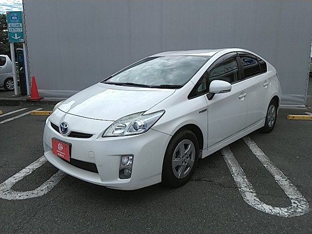 プリウス　１８００　Ｓ　５ドア　ＦＣＶＴ　２ＷＤ　