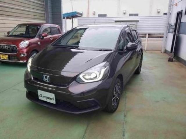 フィット　ｅ：ＨＥＶ　４ＷＤ　ホーム
