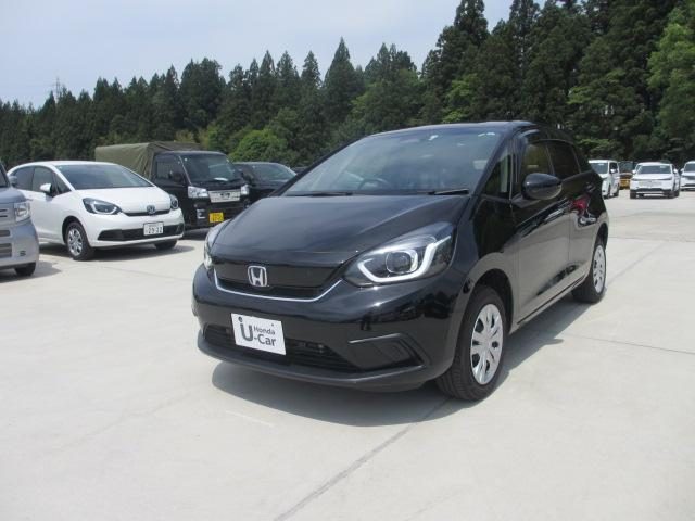 フィット　ｅ：ＨＥＶ　４ＷＤ　ホーム