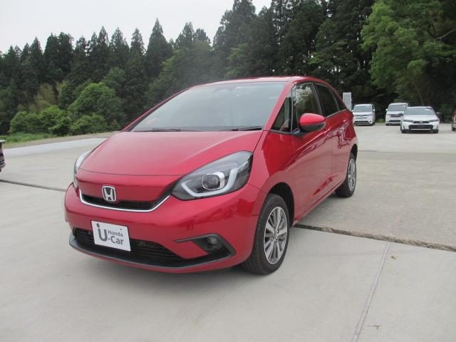 フィット　ｅ：ＨＥＶ　４ＷＤ　ホーム