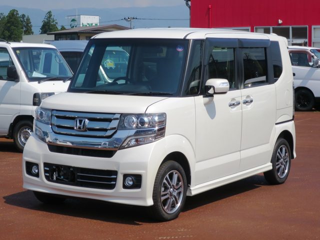 Ｎ　ＢＯＸ　カスタム　４ＷＤ　Ｇ　Ｌパッケージ　　ナビ　ＰＵＳＨ