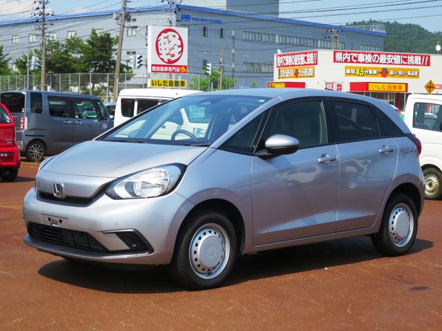 フィット　４ＷＤ　ベーシック　ナビ　衝突安全　ＰＵＳＨ