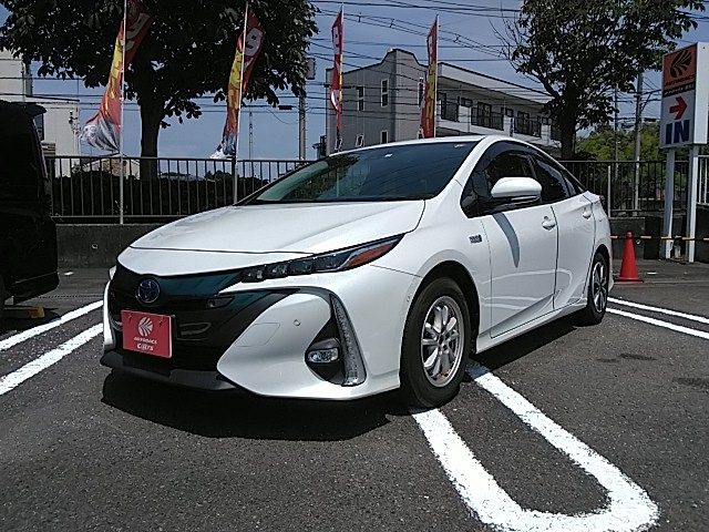 プリウスＰＨＶ　１８００　Ａ　５ドア　ＤＣＶＴ　２ＷＤ　