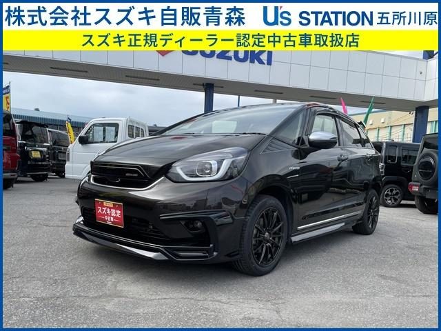 フィット　ｅ：ＨＥＶ　４ＷＤ　ＨＥＶリュクス　４ＷＤ