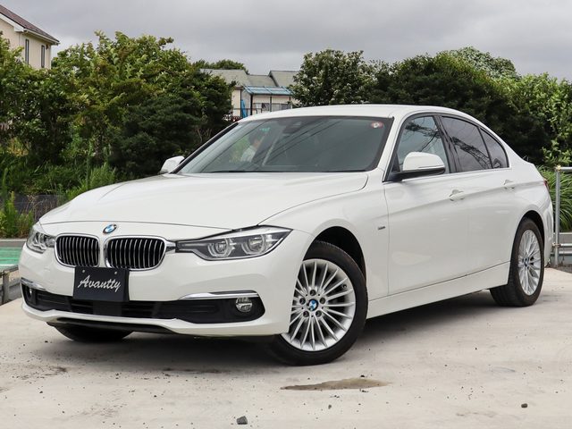 ３シリーズ　セダン　３２０ｉ　ラグジュアリー