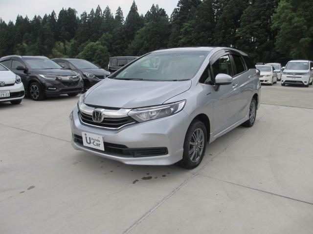 シャトル　ハイブリッド　４ＷＤ　ホンダセンシング