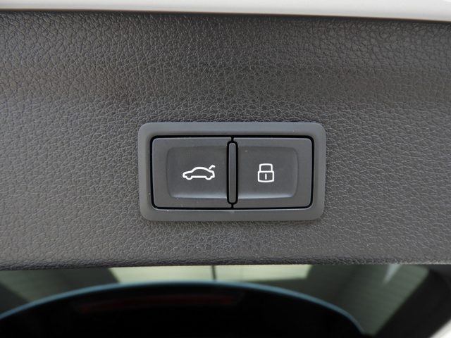 車両画像30
