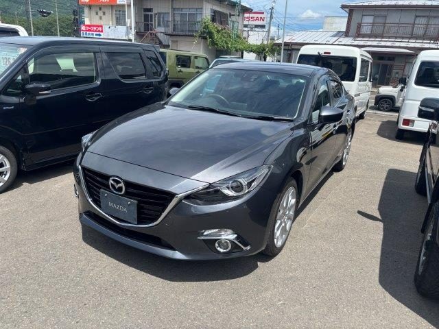 アクセラ　セダン　１５Ｓ　４ＷＤ