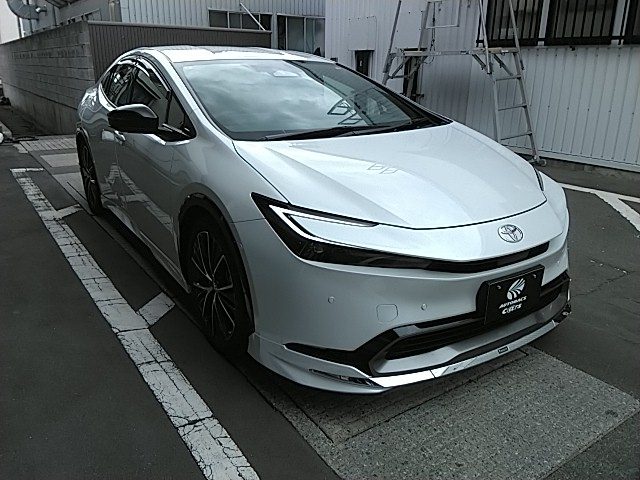 プリウス　４ＷＤ　Ｚ　（ハイブリッド車）