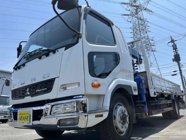 ファイター　増トン７．４ｔ積３段クレーン付き平ボディ