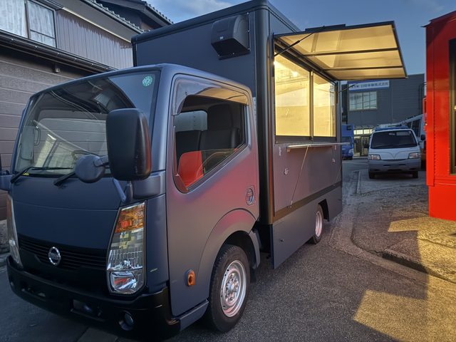 アトラス　キッチンカー　８Ｎｏ．登録車