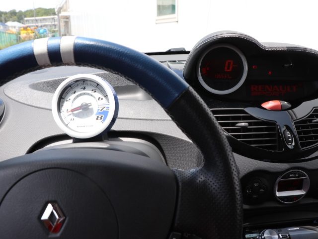 トゥインゴ　ゴルディーニ　ルノースポール