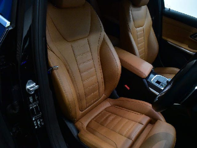 車両画像18