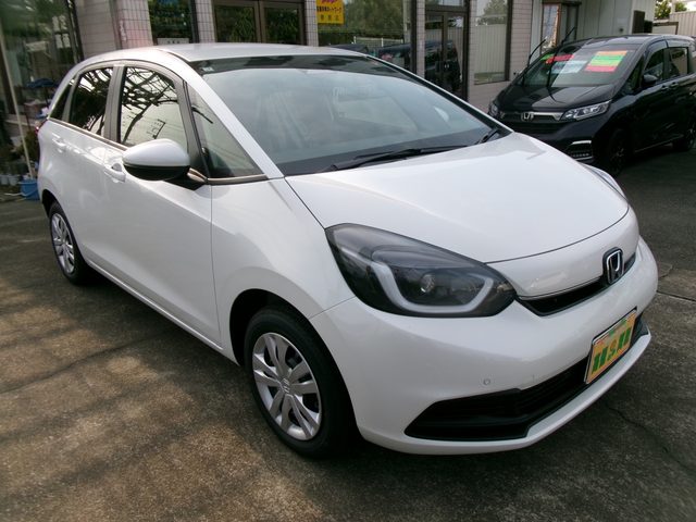 フィット　ｅ：ＨＥＶ　ホーム