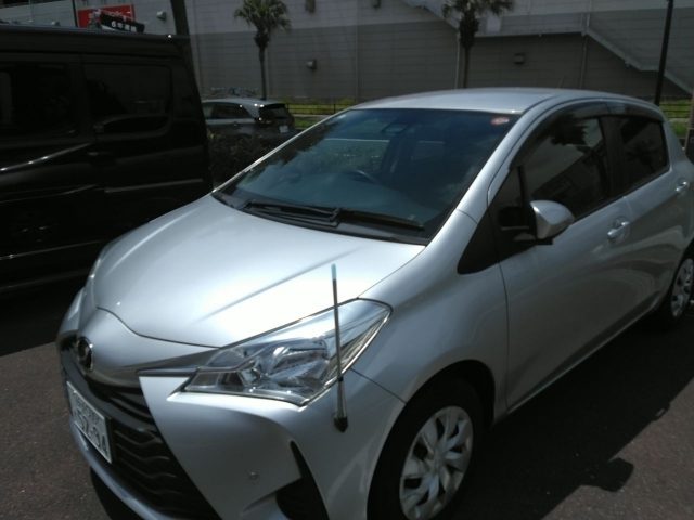 ヴィッツ　１０００　Ｆ　５ドア　ＦＣＶＴ　２ＷＤ　