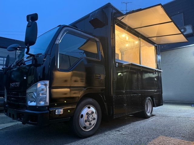エルフ　キッチンカー　８Ｎｏ．登録車　４ＷＤ切換