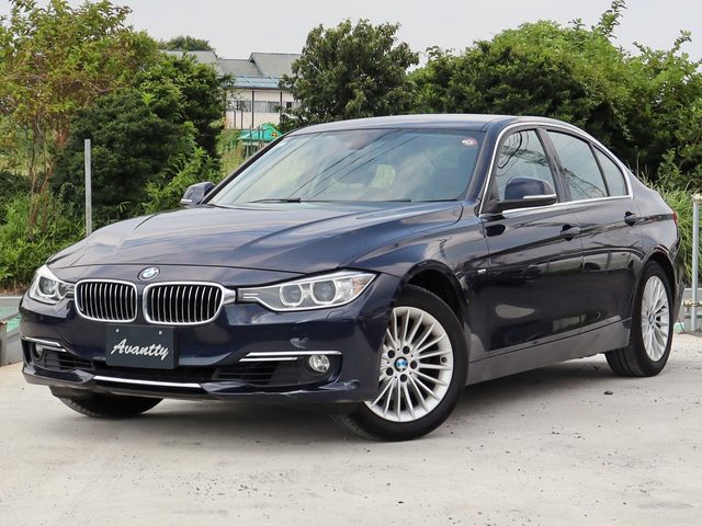 ３シリーズ　セダン　３２０ｉ　ラグジュアリー