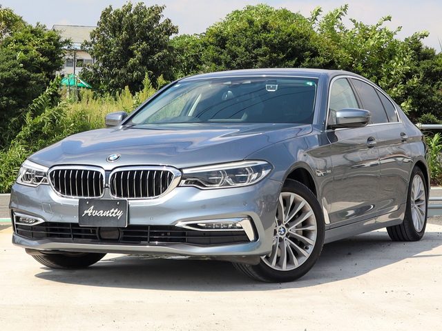５シリーズ　セダン　５３０ｉ　ラグジュアリー