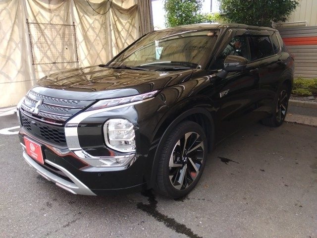 アウトランダーＰＨＥＶ　２４００　Ｐ　５ドア　ＡＴ　４ＷＤ　７人