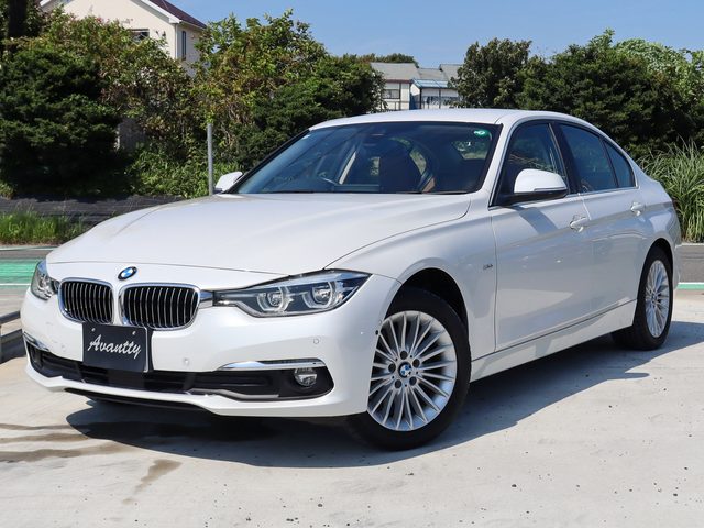 ３シリーズ　セダン　３２０ｉ　ラグジュアリー