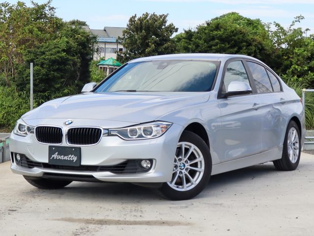 ３シリーズ　セダン　３２０ｉ