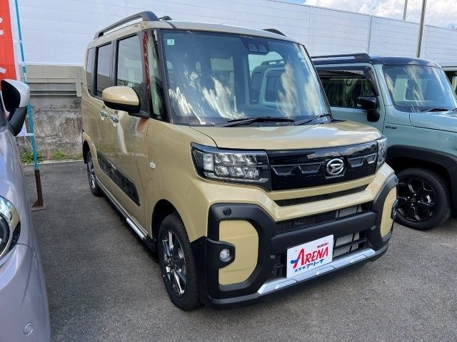 タント　ファンクロス　４ＷＤ　ベースグレード