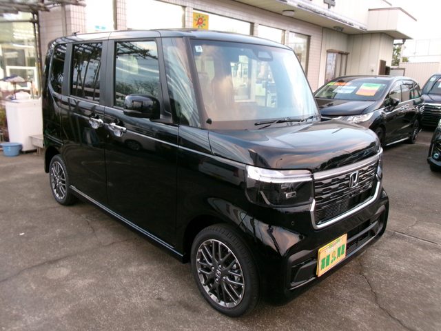 Ｎ　ＢＯＸ　カスタム　４ＷＤ　ターボ