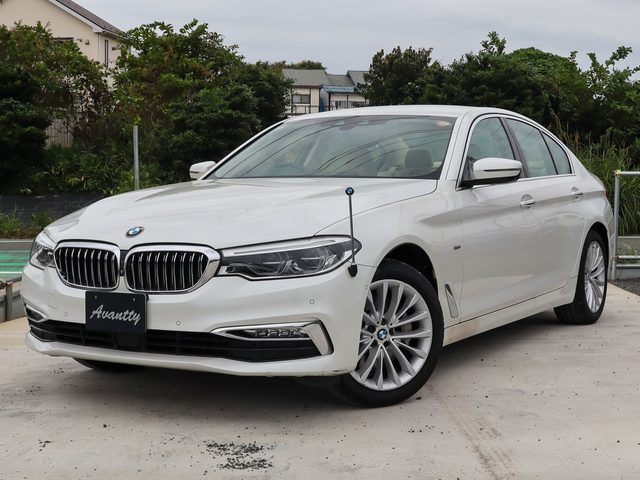 ５シリーズ　セダン　５３０ｉ　ラグジュアリー