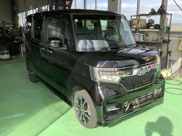 Ｎ　ＢＯＸ　カスタム　４ＷＤ　Ｇ　Ｌ　ホンダセンシング