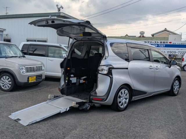 シエンタ　Ｇ車いす仕様車Ⅰ助手席側２ｎｄシート付
