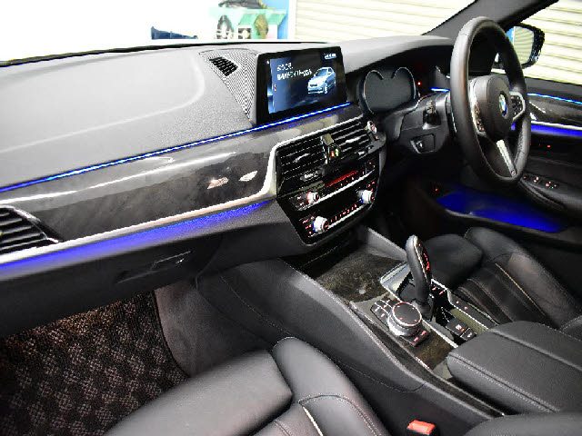 車両画像24