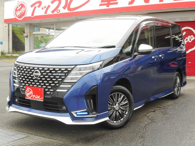 セレナ　４ＷＤ　オーテック