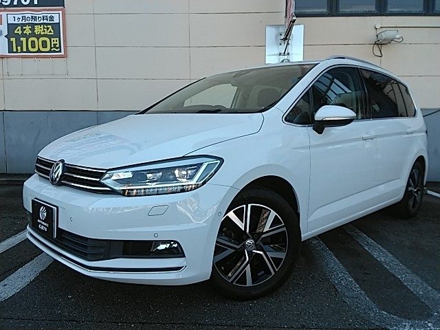 ゴルフ　トゥーラン　１４００　ＴＳＩ　ハイライン　右ハンドル