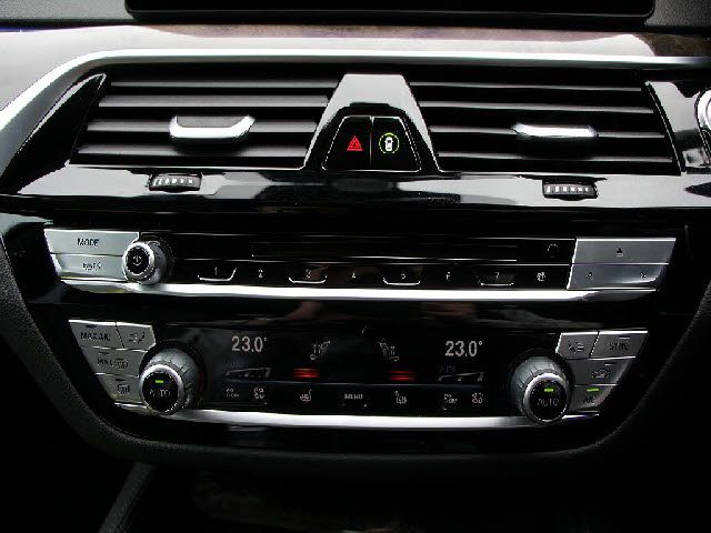 車両画像18