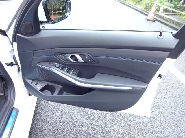 車両画像30