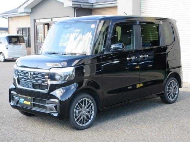 Ｎ　ＢＯＸ　カスタム　４ＷＤ　ターボ