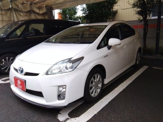 プリウス　１８００　Ｓ　５ドア　ＦＣＶＴ　２ＷＤ　