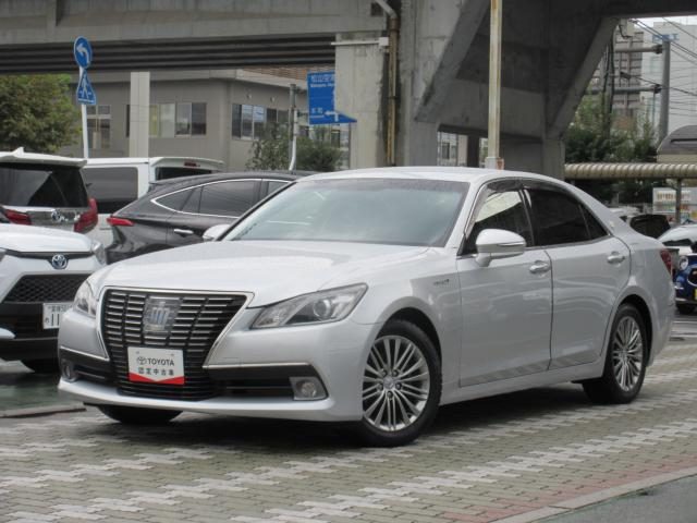 クラウン　セダン　ハイブリッド　ロイヤルサルーン　ブラックスタイル