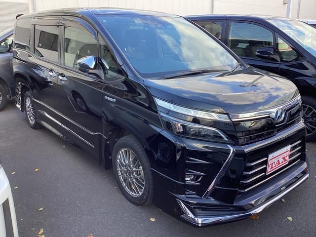 ヴォクシー　ハイブリッドＺＳ　煌ＩＩ　車輛評価４．５