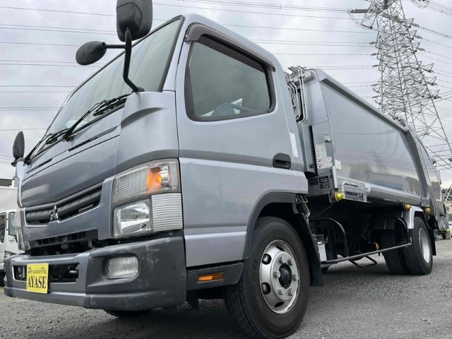 キャンター　２．６ｔ積プレス式パッカー車７．４立米